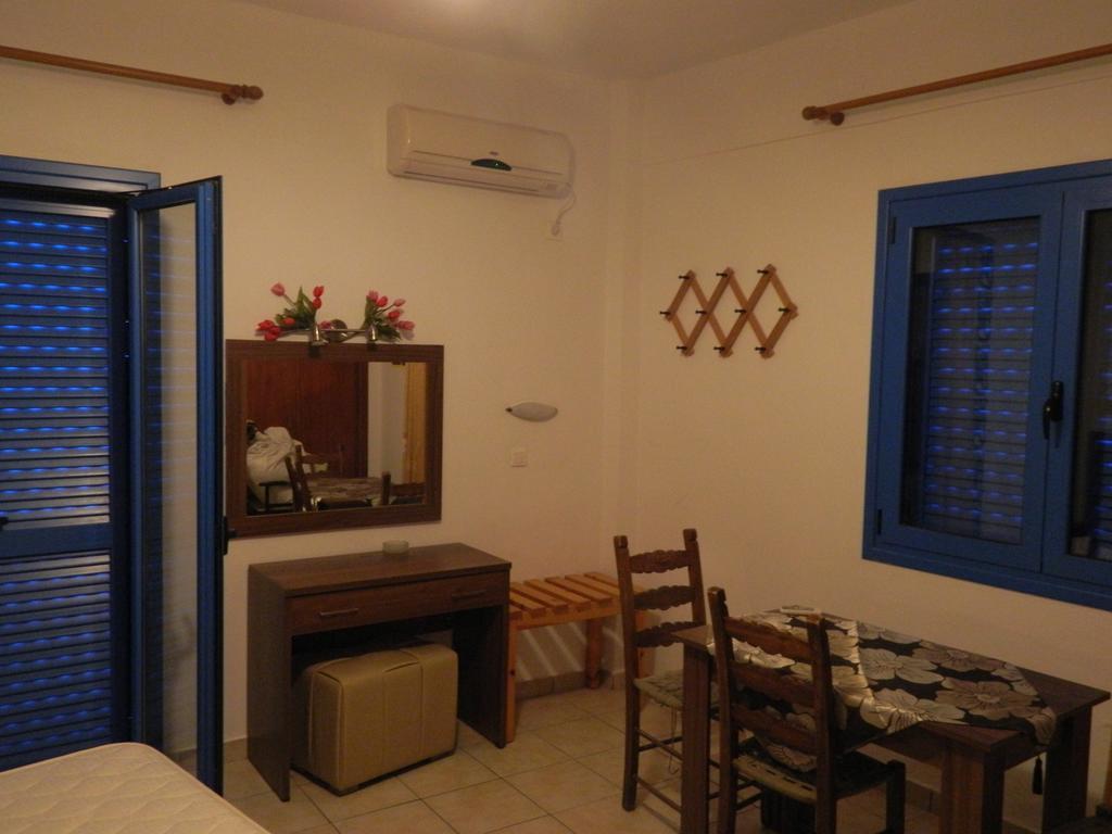 Lefka Ori Apartman Hóra Szfakíon Szoba fotó